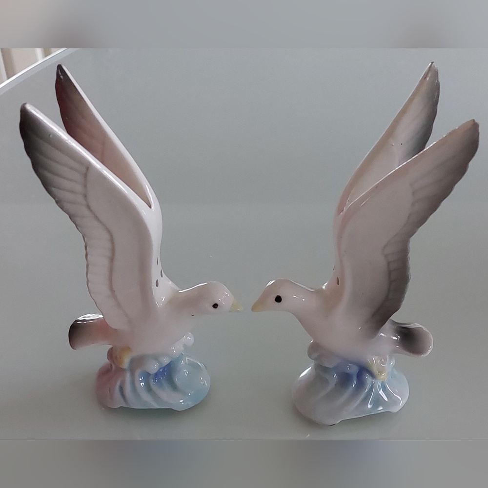 "5$ add-on" Vintage Salt & Pepper Seagull Birds on Ocean Wave Ceramic